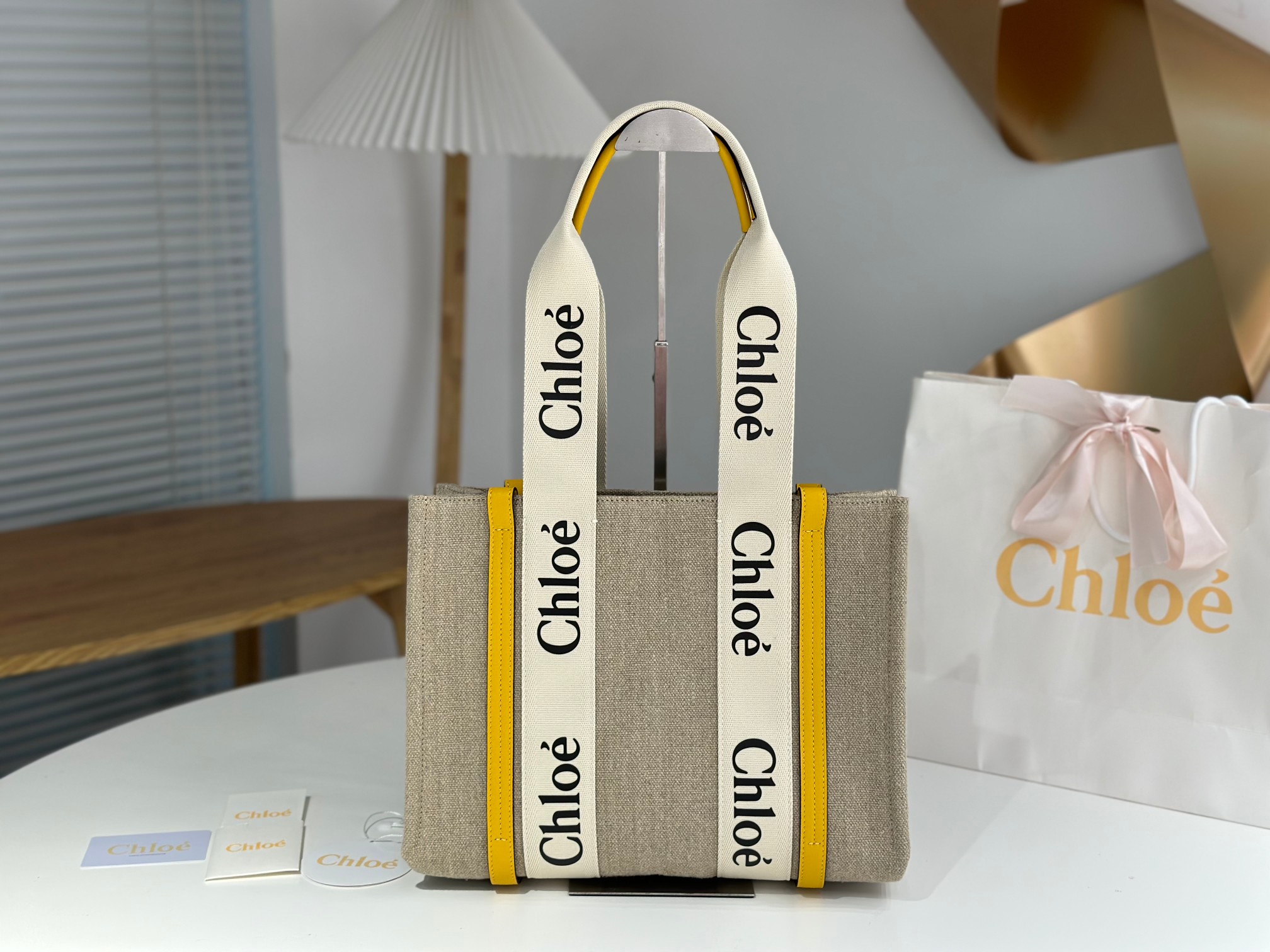 Chloe Medium Woody Tote Bag In Linen